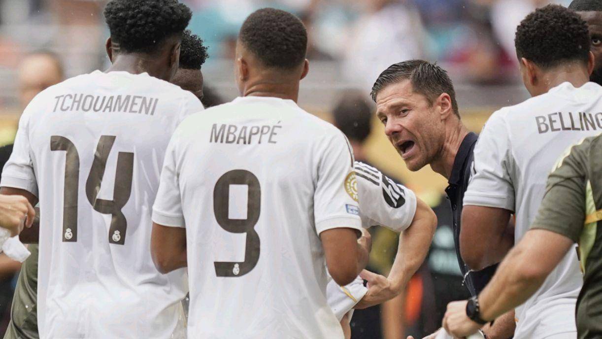 在风雨中不 在风雨中不